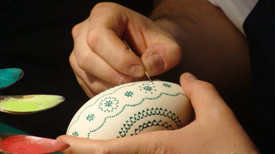 uova di pasqua decorate a mano